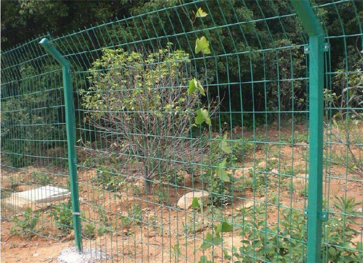 雙邊絲護(hù)欄網(wǎng)施工時(shí) 應(yīng)該注意的問(wèn)題？