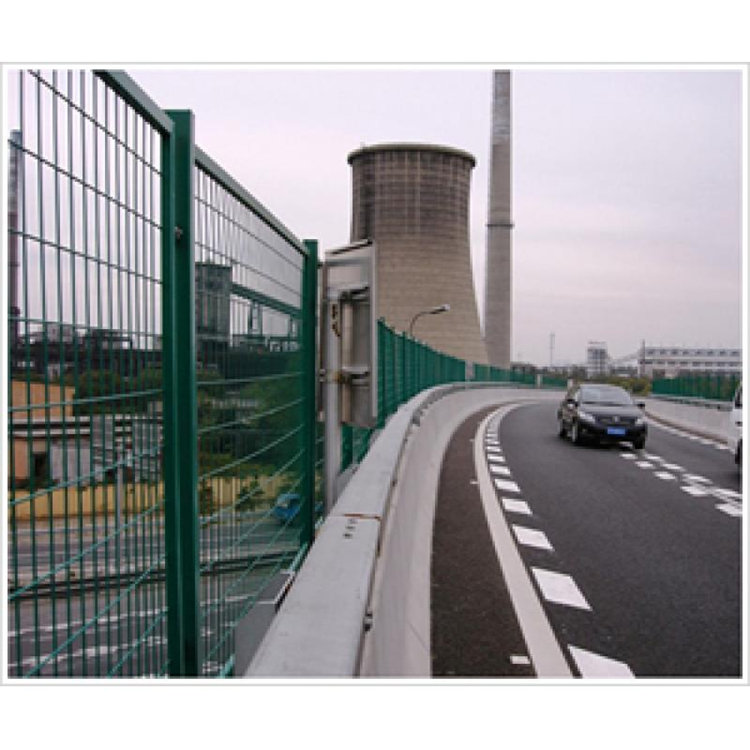 公路護(hù)欄網(wǎng)用處及運(yùn)用規(guī)模